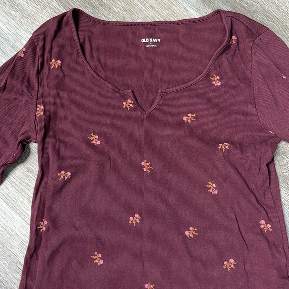Old Navy Long Sleeve maroon ribbed top with flower pattern - Picture 4 of 5